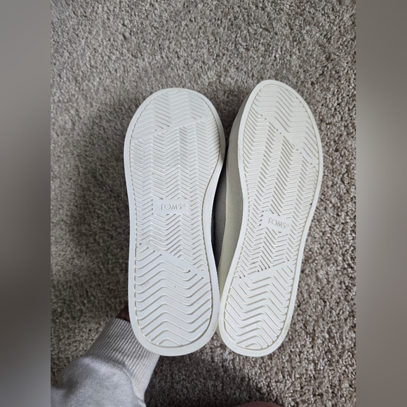 New With Tags TOMS womens 7.5 Kameron Lace Up Two Tone Gray Shoes - Picture 5 of 8